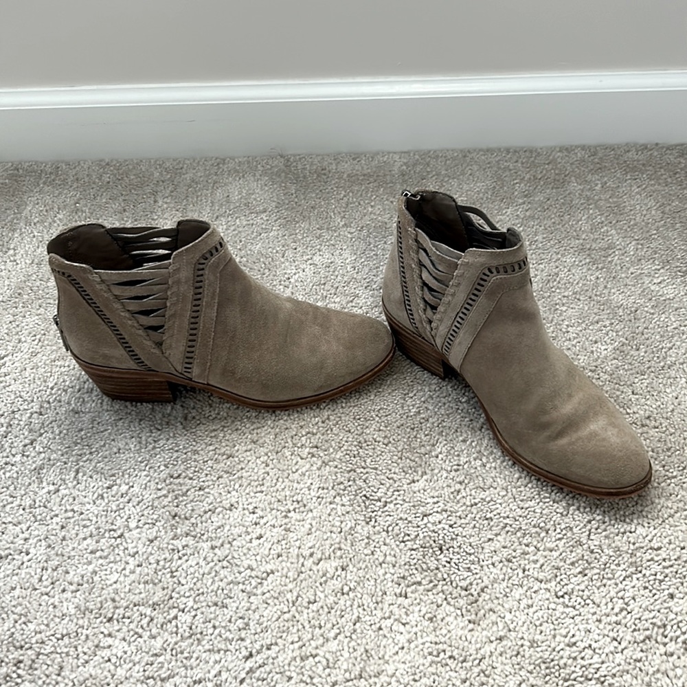Size 6 Tan Vince Camuto booties